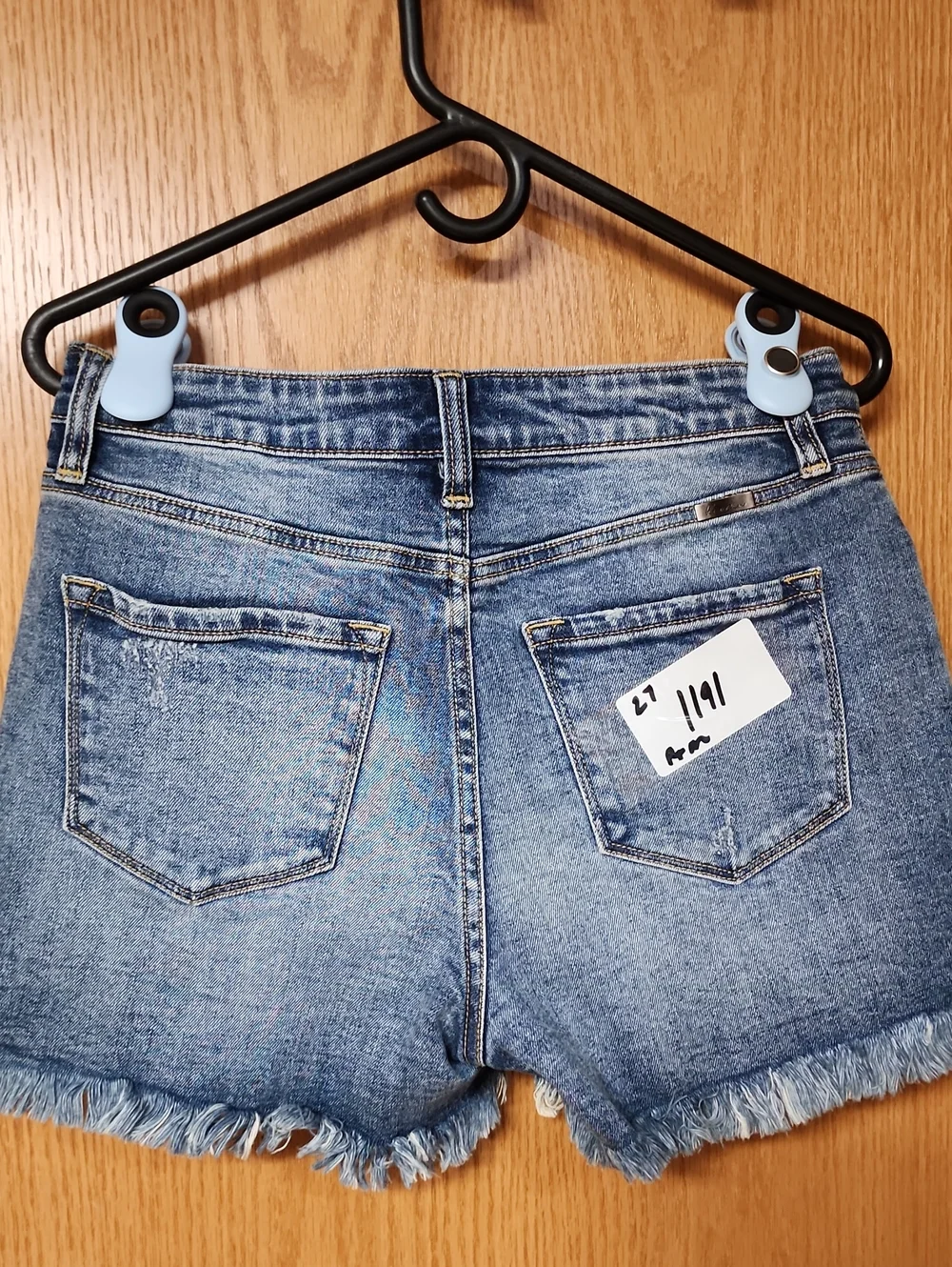 KanCan Faded Blue Denim Shorts with Frayed Hem womens 27 nwot number 1191